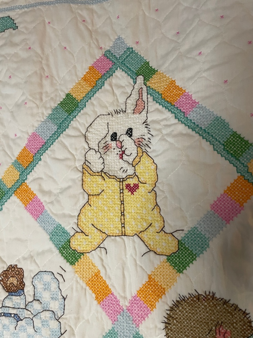 Handmade CROSS STICH Nursery Animal Patchwork Quilt -Yellow, Pink, Green, Blue - Picture 4 of 7